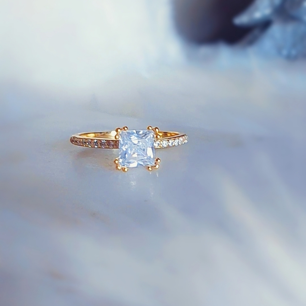 Gold Solitaire Princess-Cut Ring with Pavé Band, NWOT - Great Gift 🎁